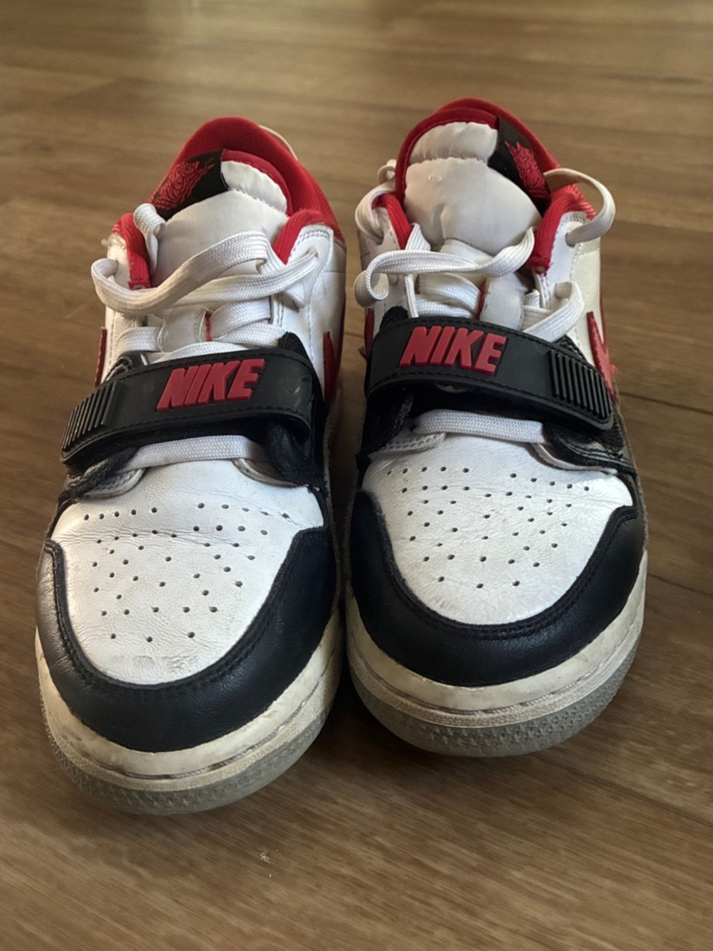 Nike Kids White, Black & Red Low-Top Sneakers with Strap